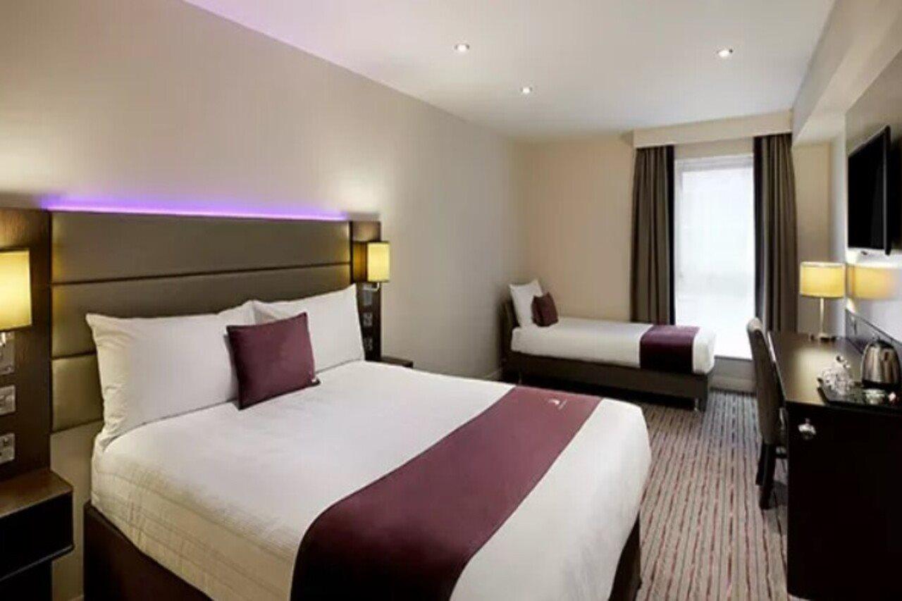 Premier Inn Ware Esterno foto